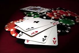 Layar utama aplikasi cryptobet menampilkan pasar olahraga dan permainan live dealer